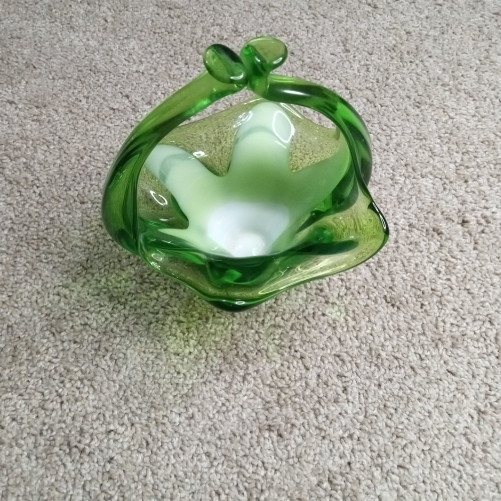 GORGEOUS MCM Signed KRALIK Czech Bohemian Green Slag  Art Glass 6" Basket Vase.